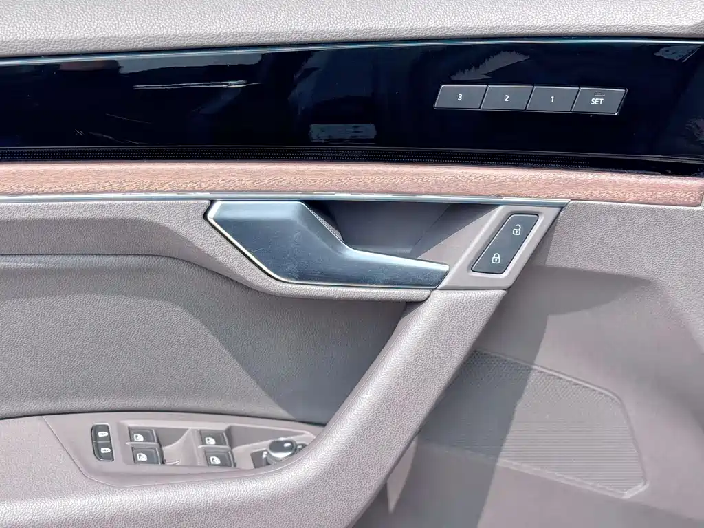 Volkswagen Touareg 2019 — фото 11