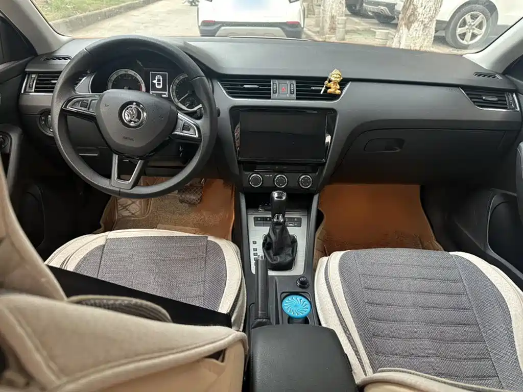 Skoda Octavia 2019 — фото 11