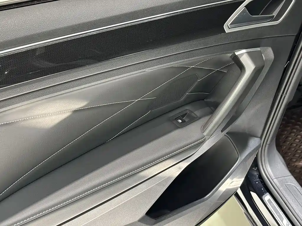 Volkswagen Tiguan L 2023 — фото 17