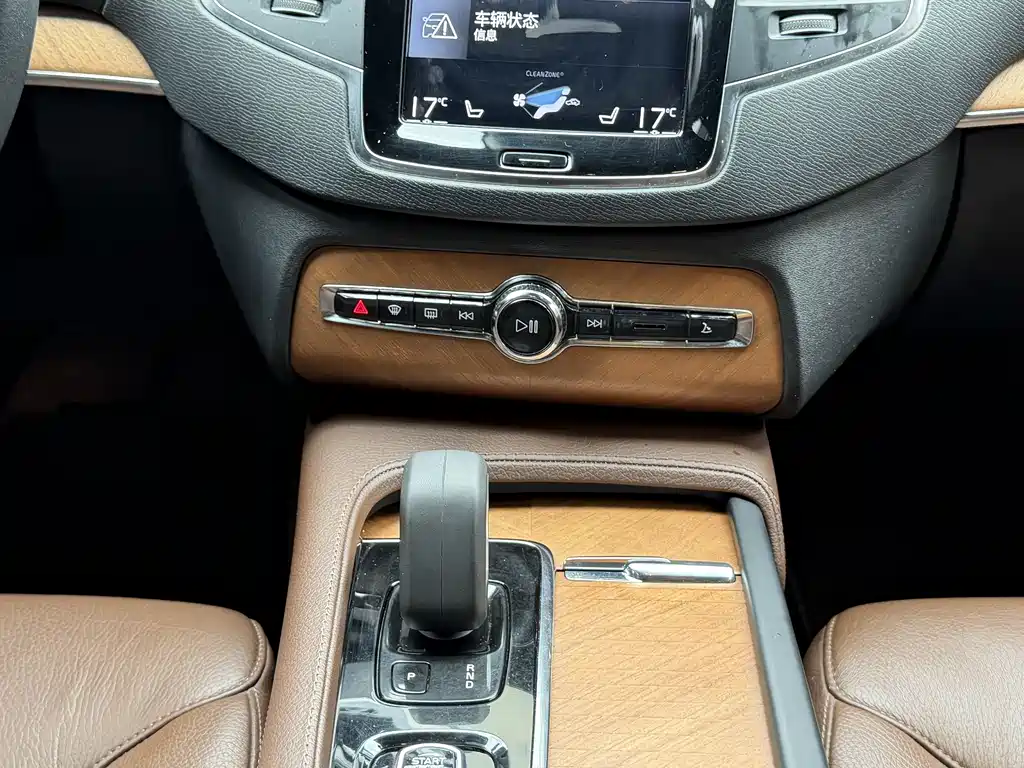 Volvo XC90 2022 — фото 18