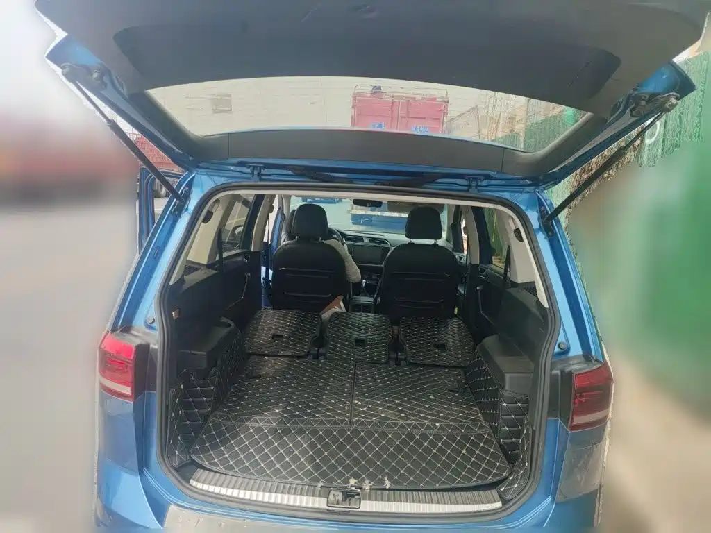 Volkswagen Touran 2018 — фото 10