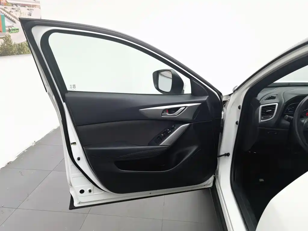 Mazda CX-4 2016 — фото 8