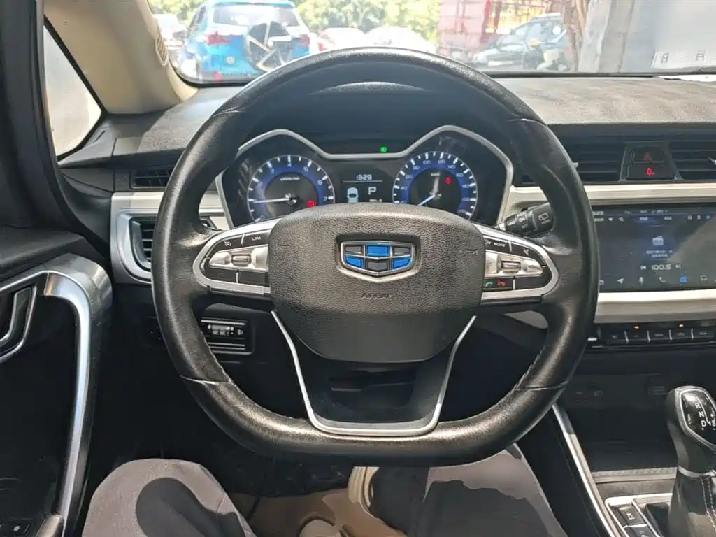 Geely Vision X3 2019 — фото 11