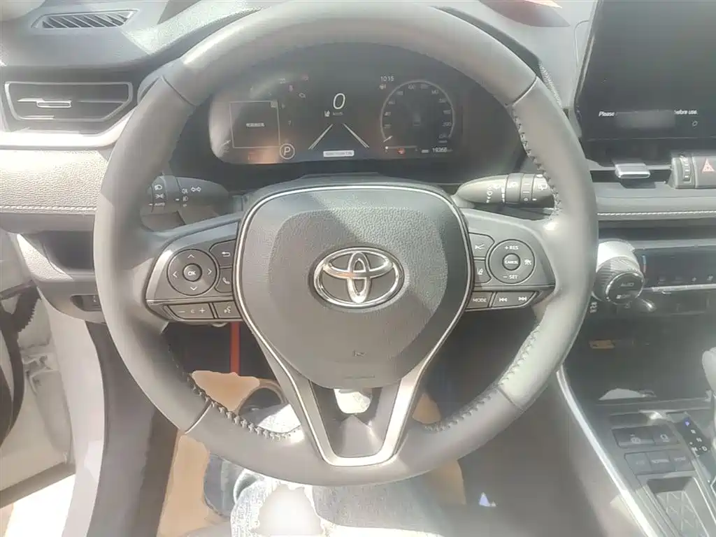 Toyota RAV4 2023 — фото 11