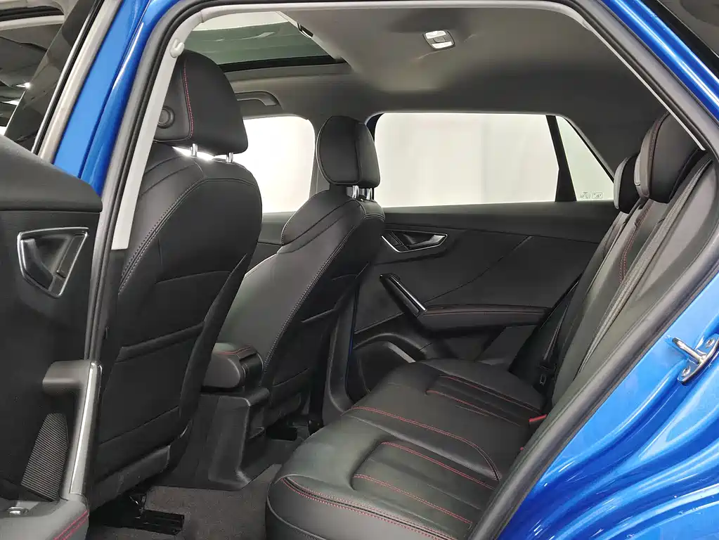 Audi Q2L 2023 — фото 12