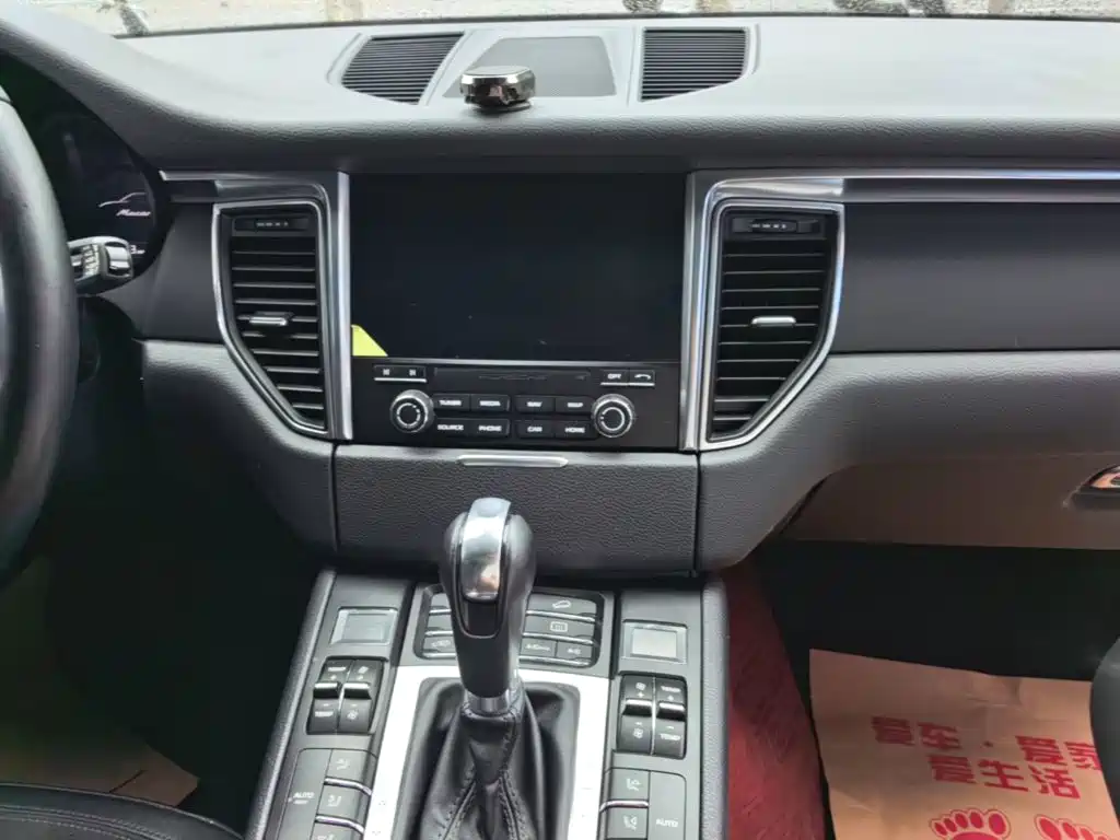 Porsche Macan 2018 — фото 13