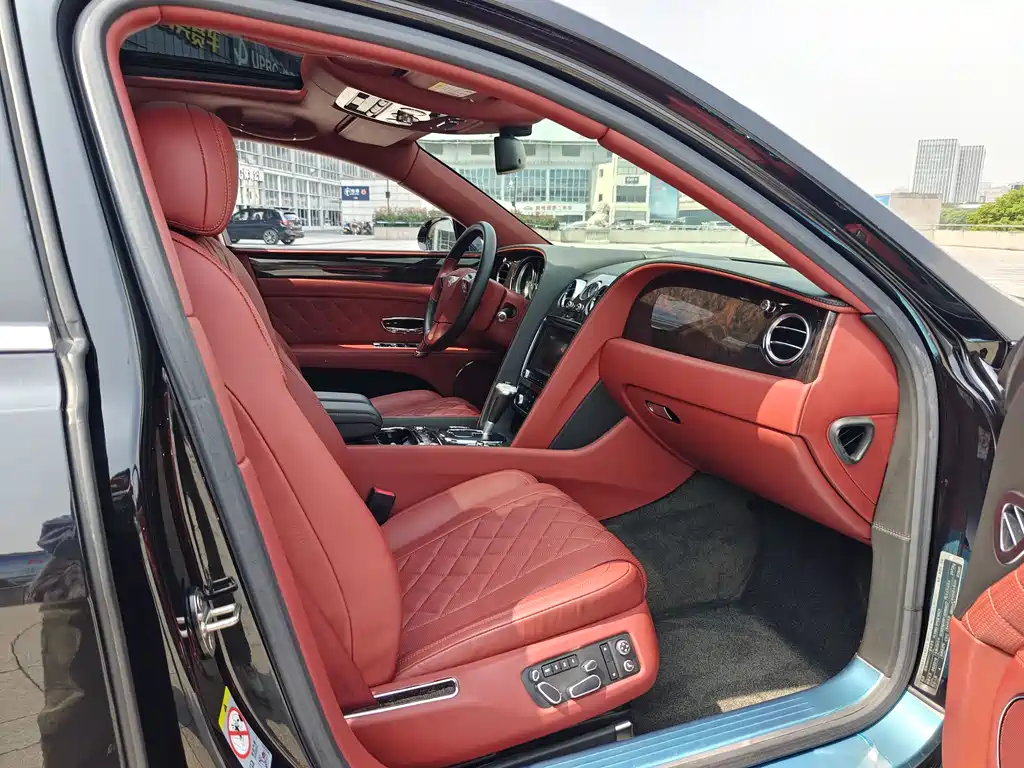 Bentley Flying Spur 2019 — фото 17