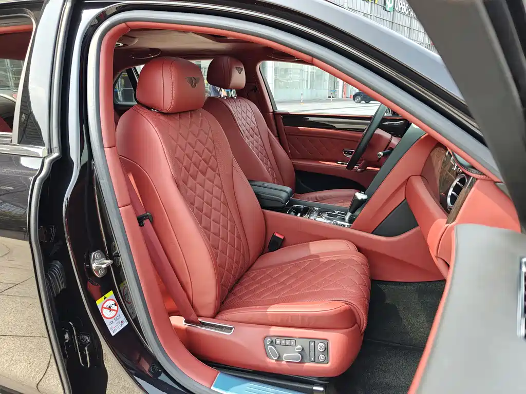 Bentley Flying Spur 2019 — фото 16