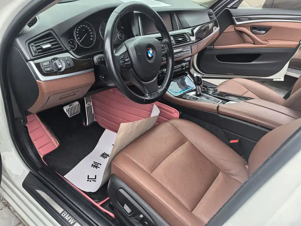 BMW 5 Series 2015 — фото 13
