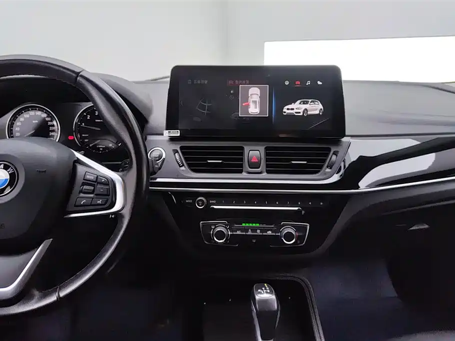 BMW 1 Series 2018 — фото 13