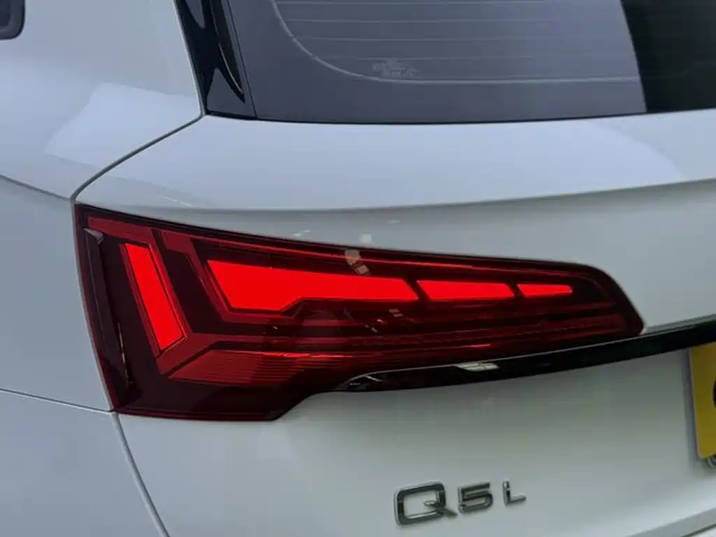 Audi Q5L 2022 — фото 14