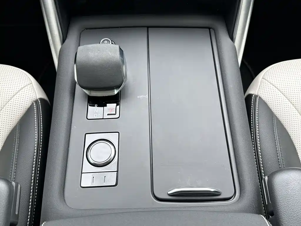 Land Rover Discovery 2023 — фото 14