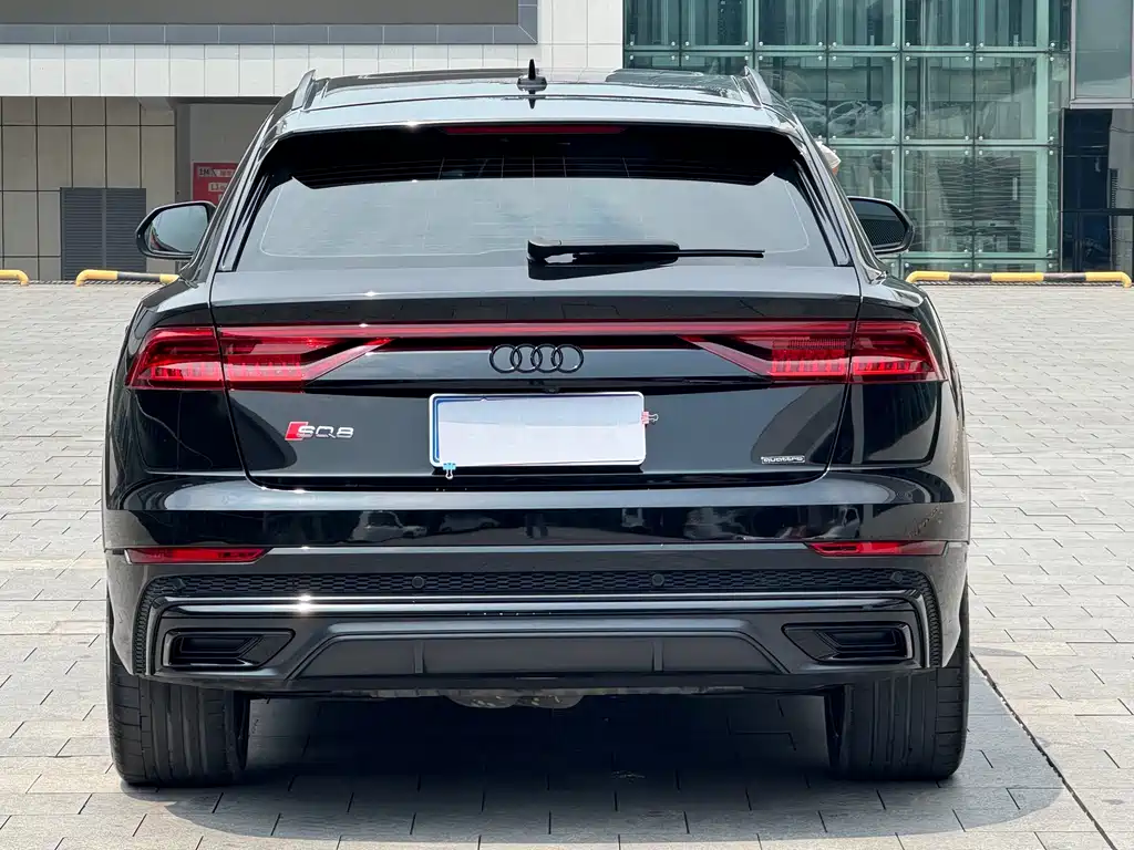 Audi Q8 2023 — фото 4