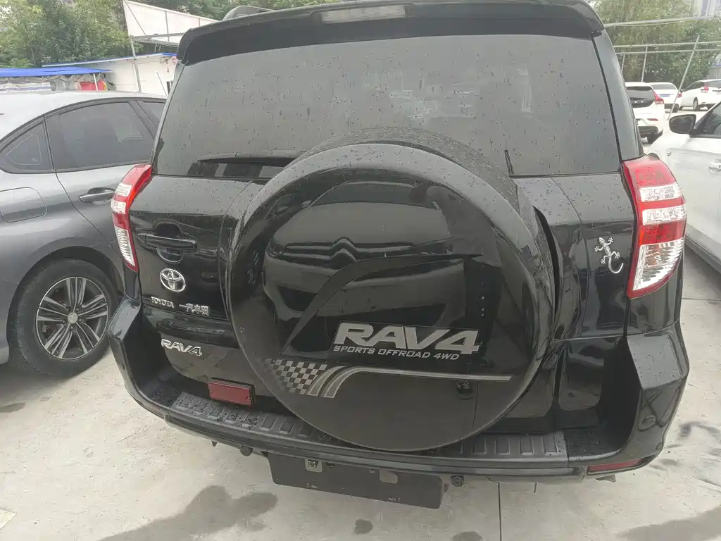 Toyota RAV4 2011 — фото 15