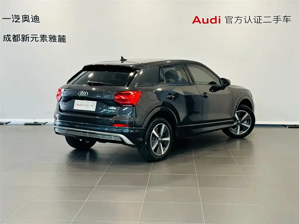 Audi Q2L e-tron 2021 — фото 4