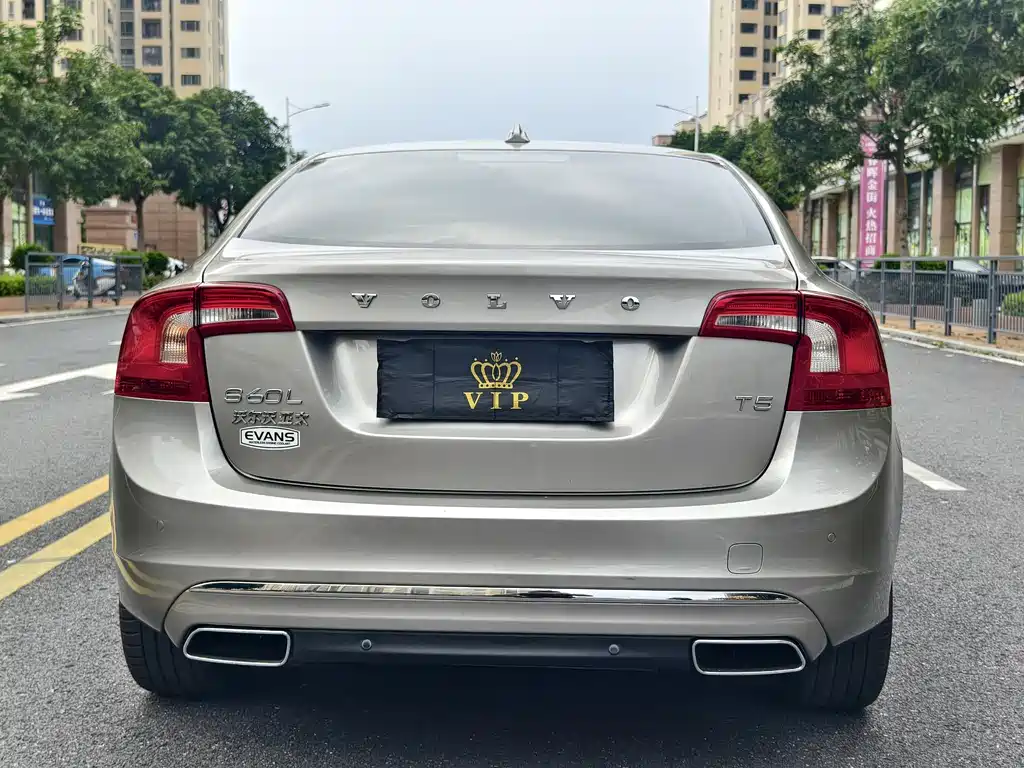 Volvo S60 2015 — фото 27