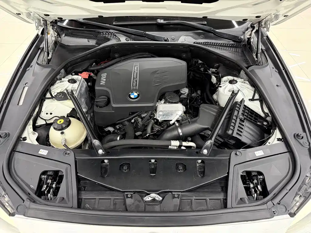 BMW 5 Series 2013 — фото 28