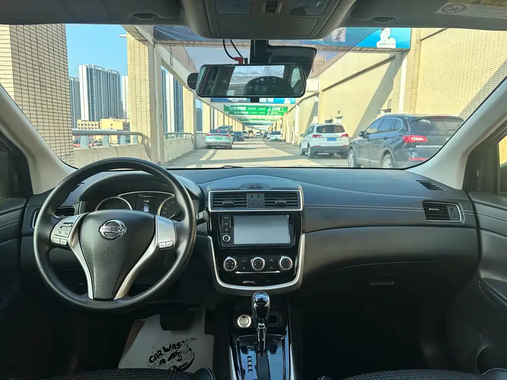 Nissan Tiida 2017 — фото 12