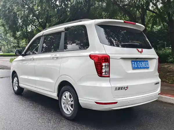 Wuling Hongguang 2018