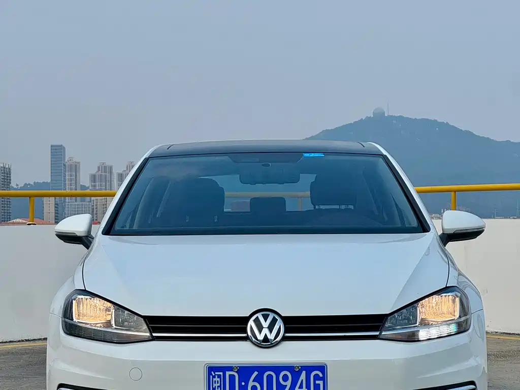 Volkswagen Golf 2018 — фото 1