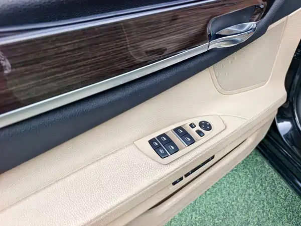 BMW 7 Series 2009