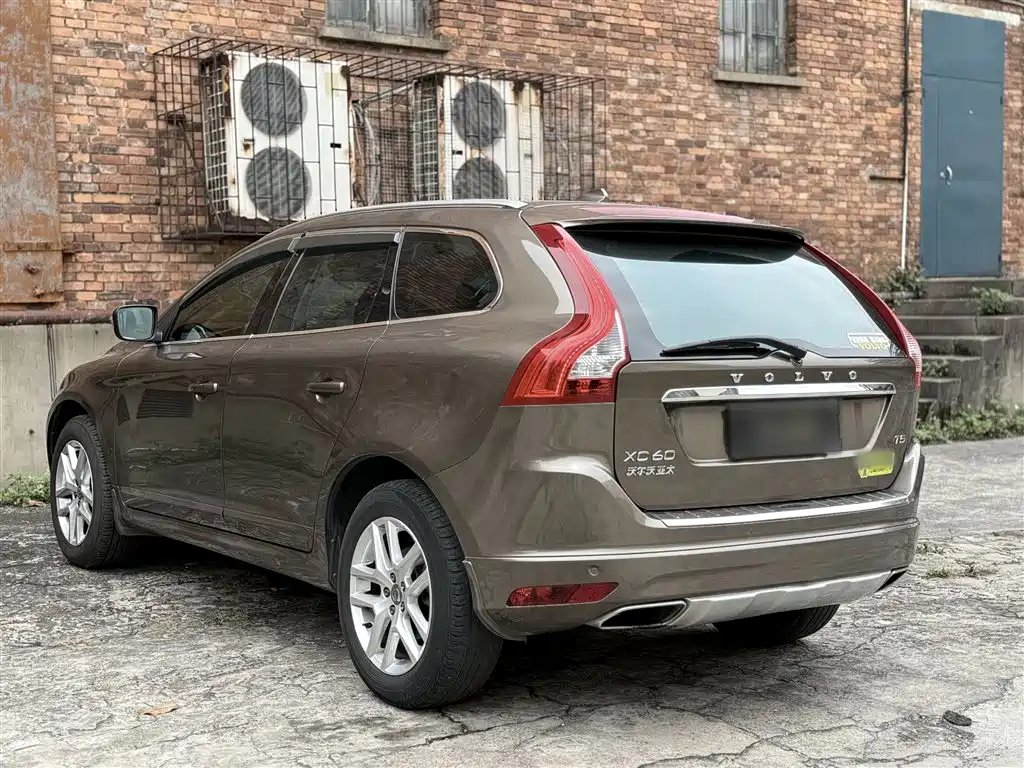 Volvo XC60 2017 — фото 16