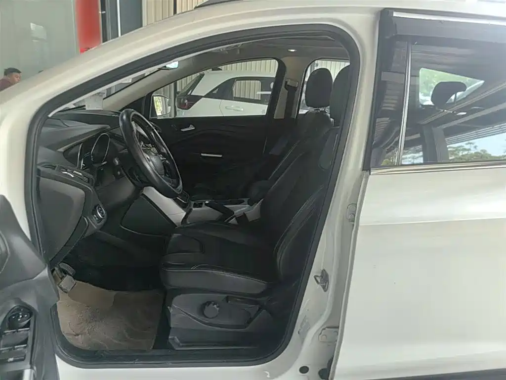 Ford Kuga 2015 — фото 15