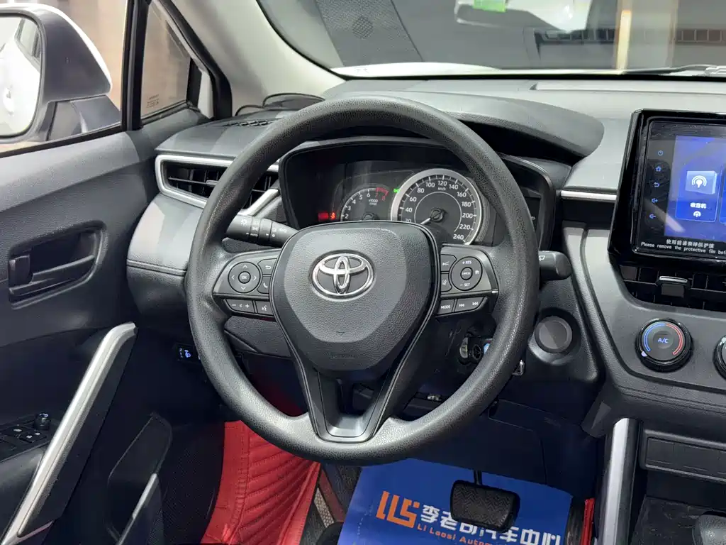 Toyota Corolla Cross 2022 — фото 10