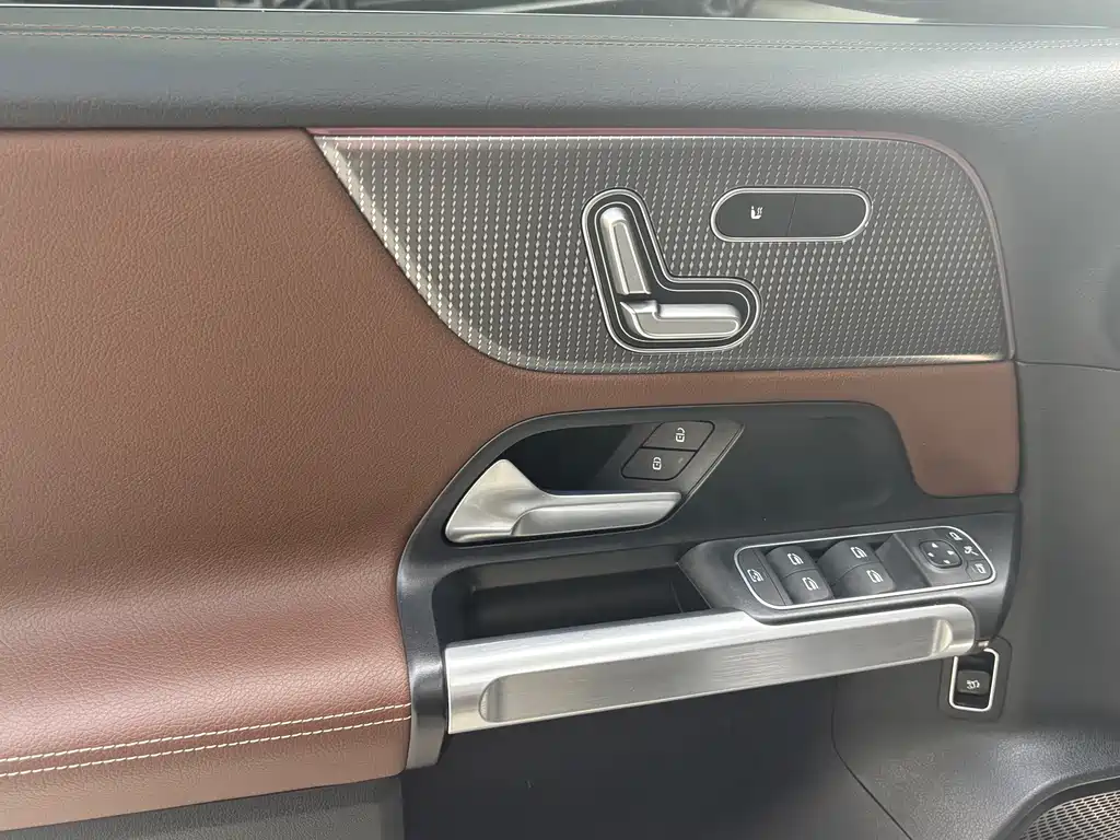 Mercedes-Benz GLB 2023 — фото 10