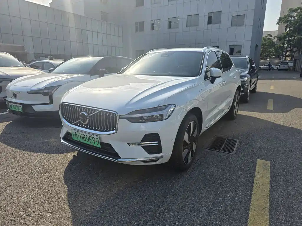 Volvo XC60 PHEV 2025