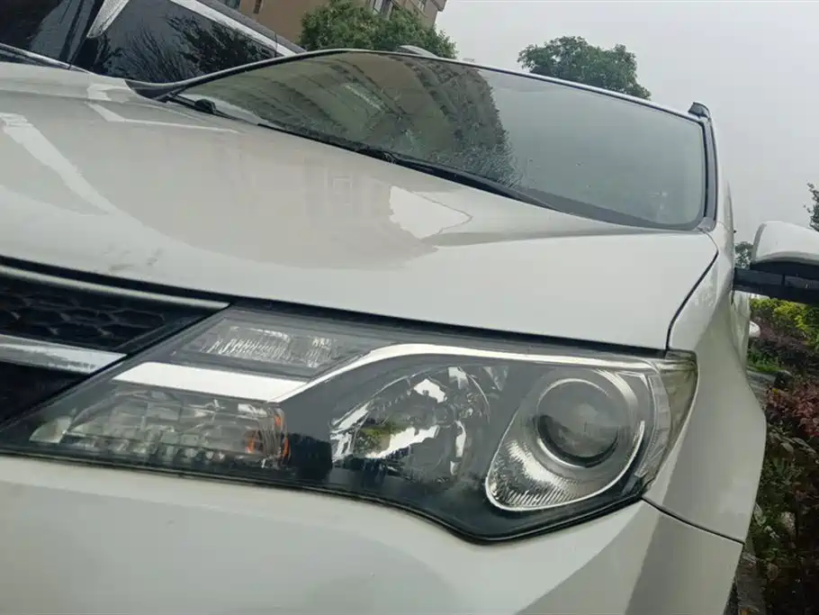 Toyota RAV4 2015 — фото 5