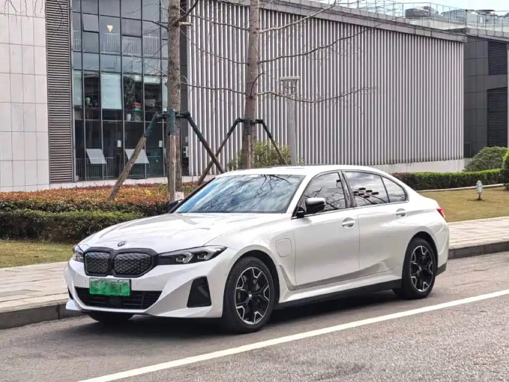 BMW i3 2025 — фото 1