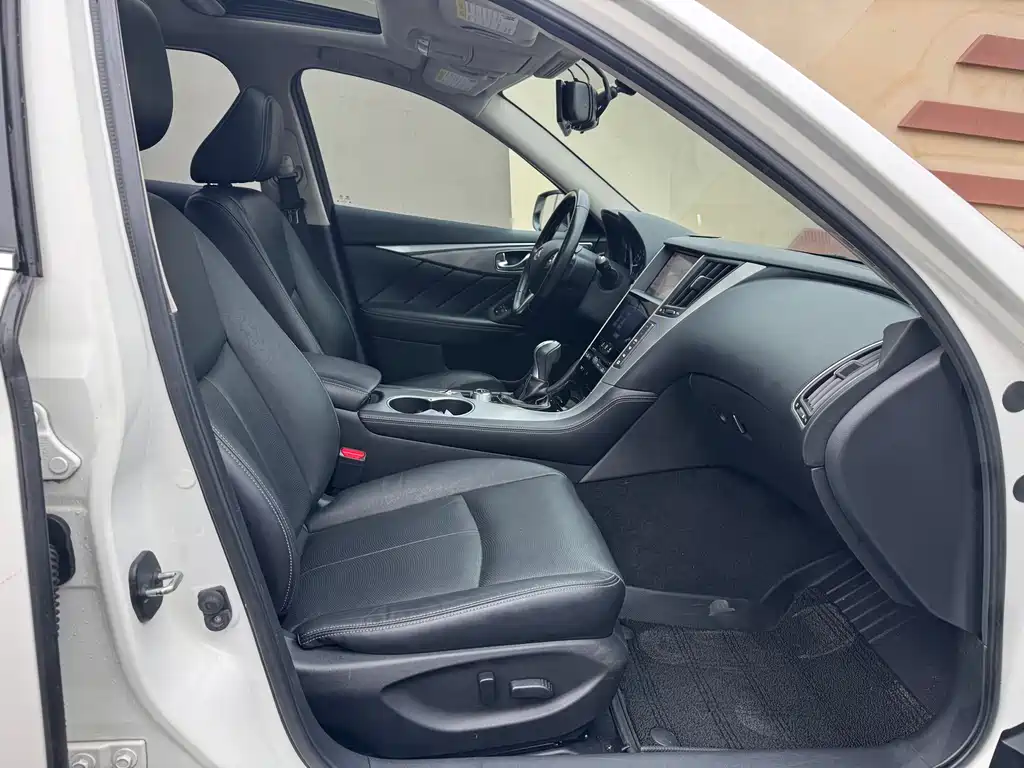 Infiniti Q50L 2015 — фото 19