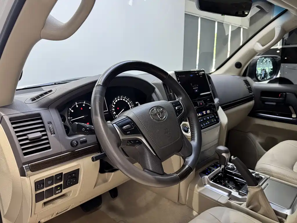 Toyota Land Cruiser 2019 — фото 11