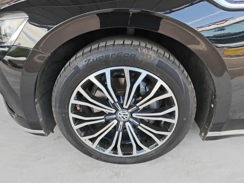 Volkswagen Phideon 2018 — фото 23