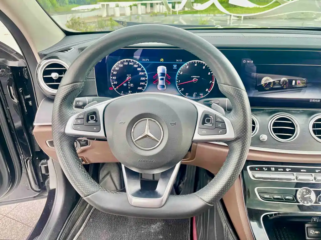 Mercedes-Benz E-Class 2018 — фото 13