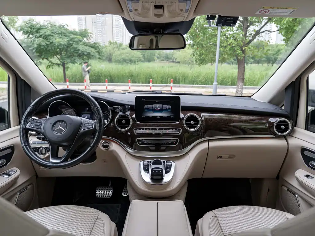 Mercedes-Benz V-Class 2018 — фото 20