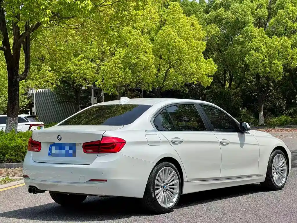 BMW 3 Series 2018 — фото 6
