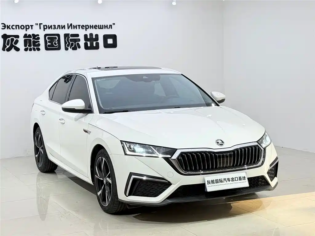 Skoda Octavia 2022 — фото 3