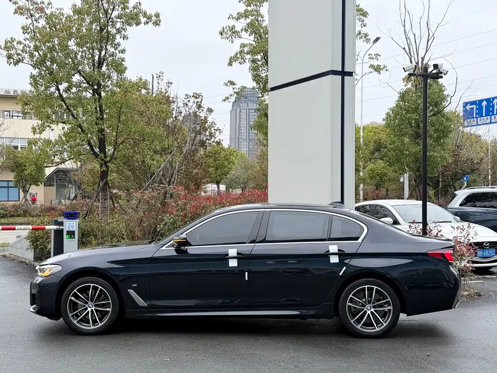 BMW 5 Series 2019 — фото 2
