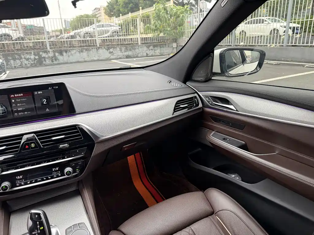 BMW 6 Series GT 2018 — фото 17