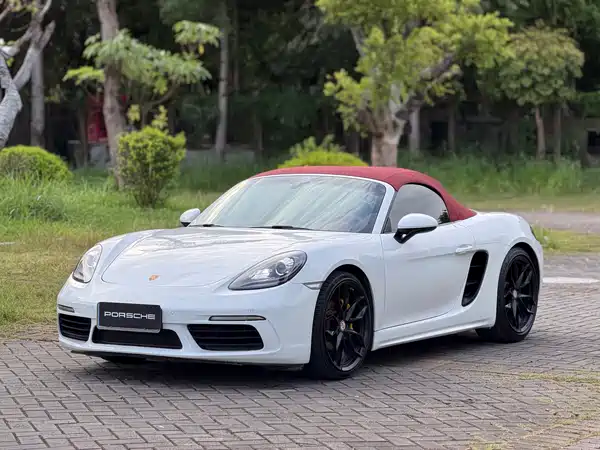 Porsche 718 2016