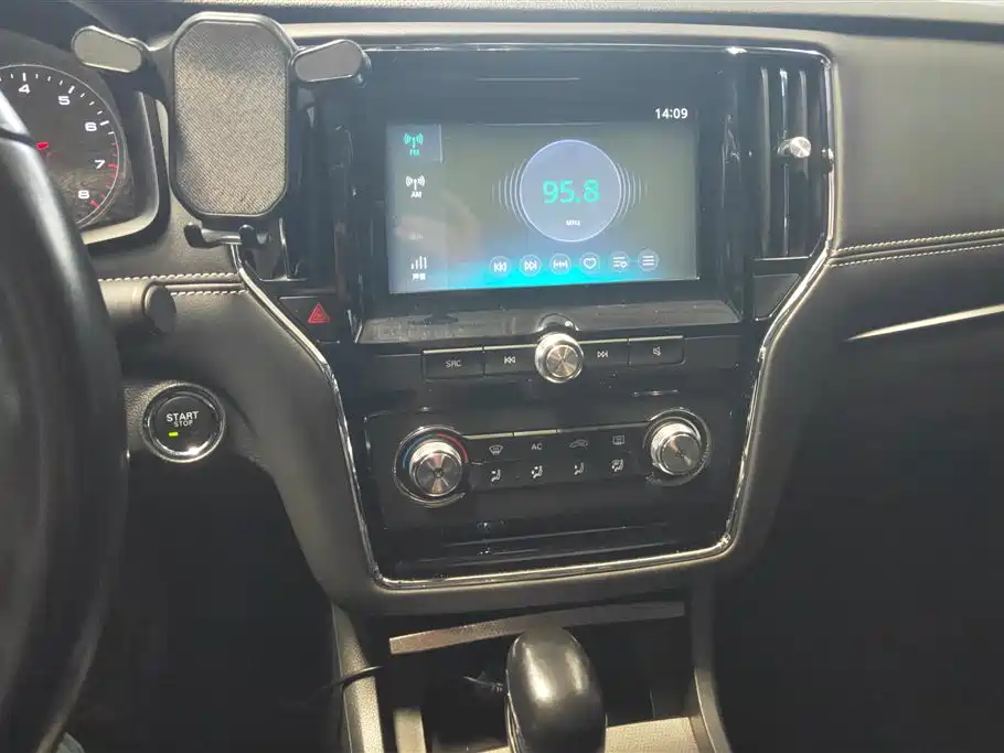 Roewe i6 Classic 2017 — фото 13