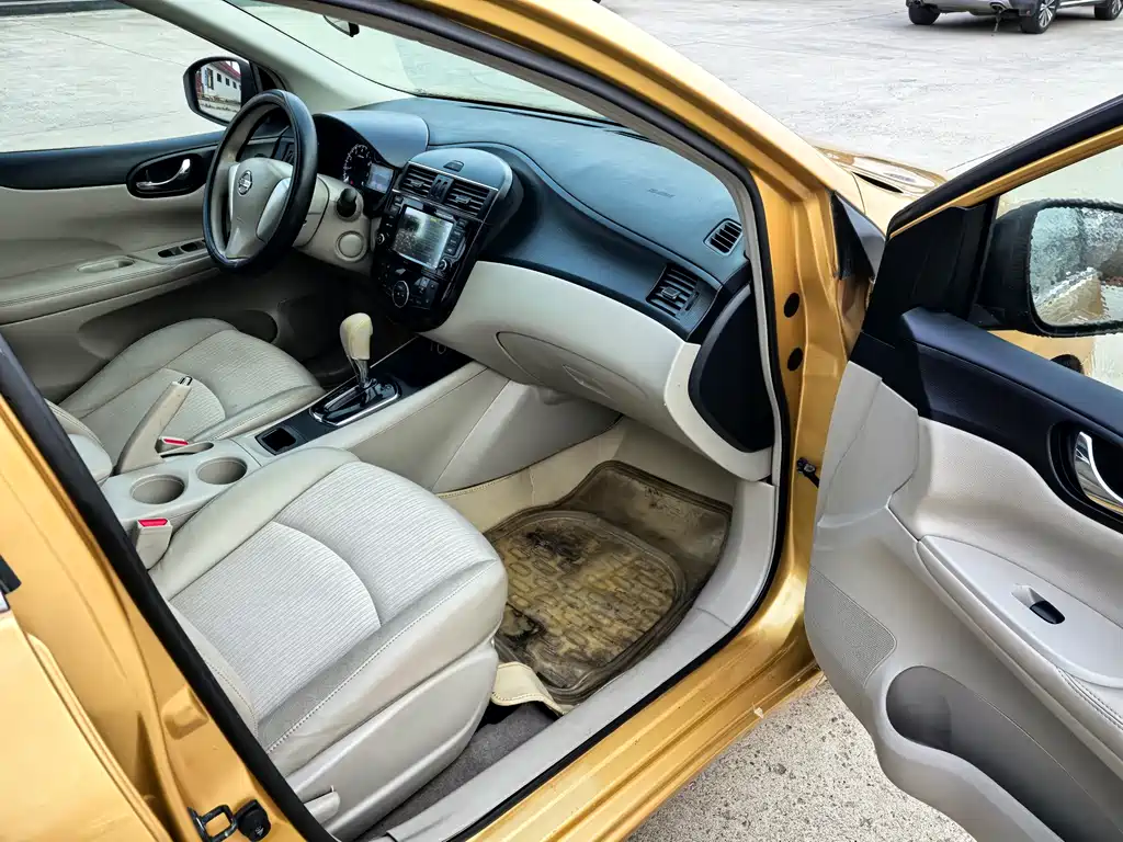 Nissan Tiida 2015 — фото 12