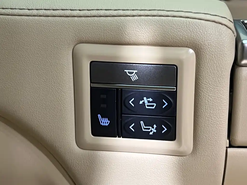 Toyota Alphard 2018 — фото 12
