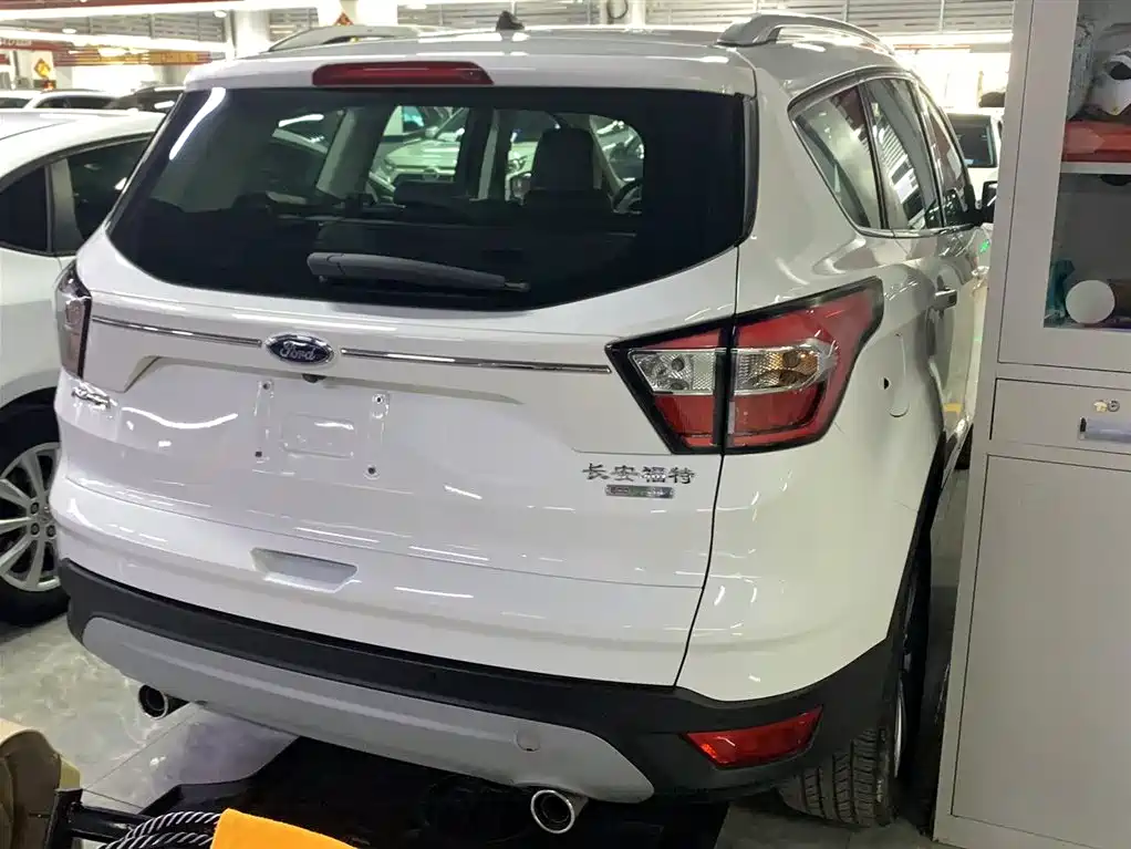 Ford Kuga 2018 — фото 11