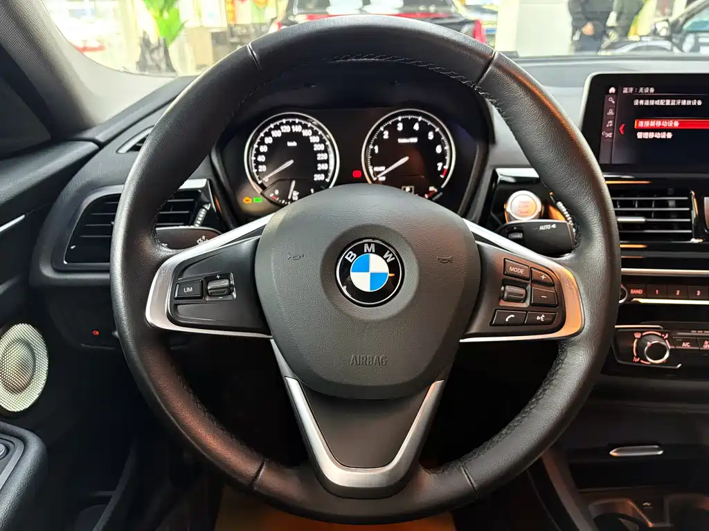 BMW 1 Series 2021 — фото 11