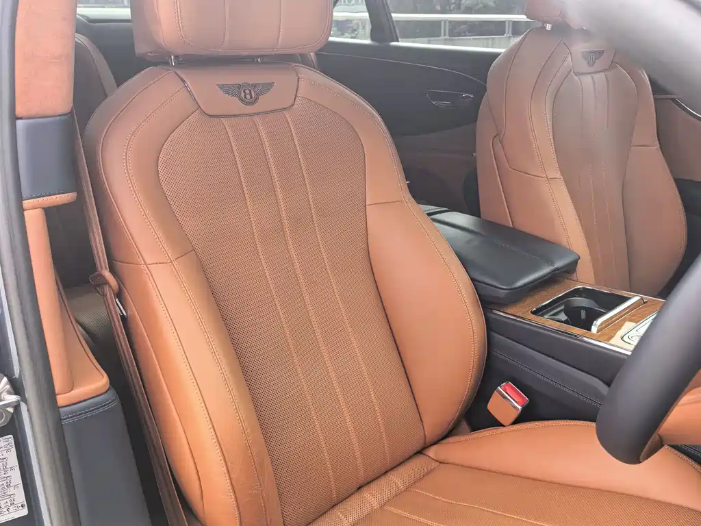 Bentley Flying Spur 2023 — фото 14
