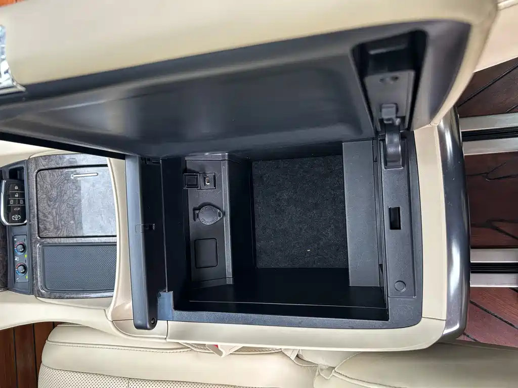 Toyota Vellfire 2021 — фото 13
