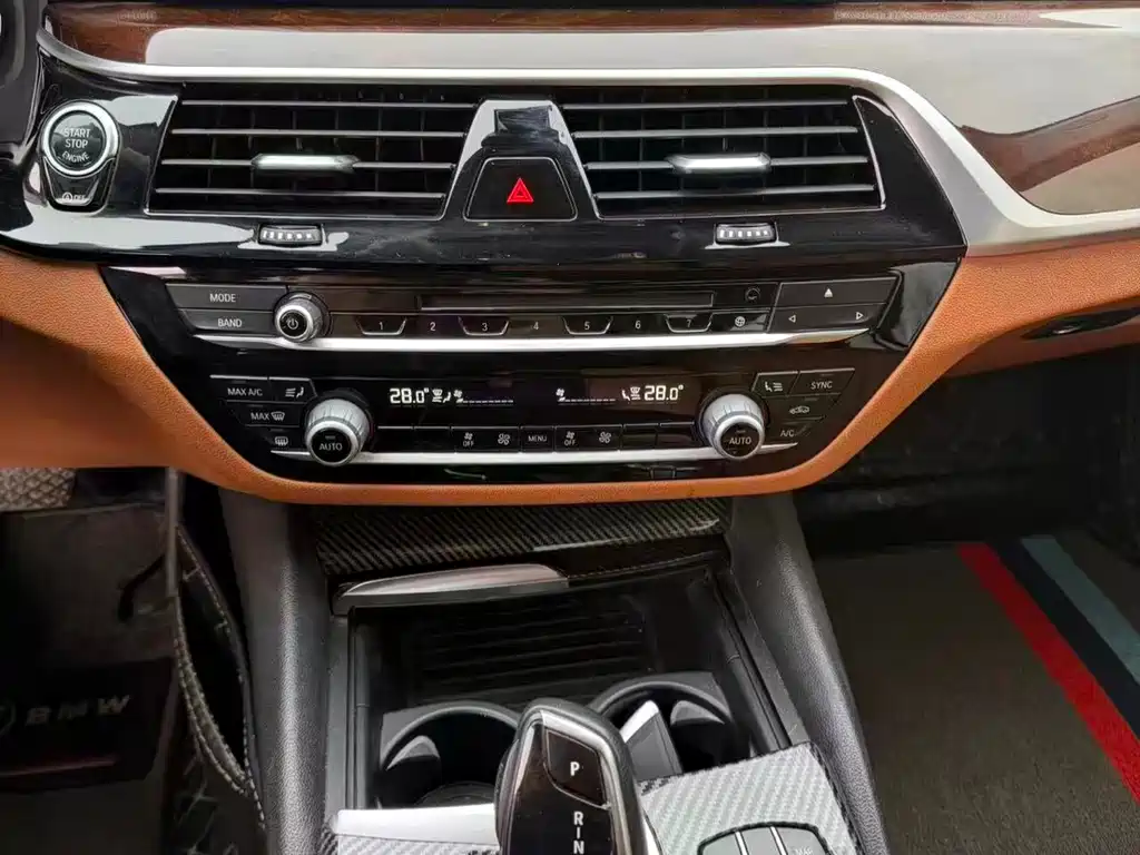 BMW 5 Series 2018 — фото 9